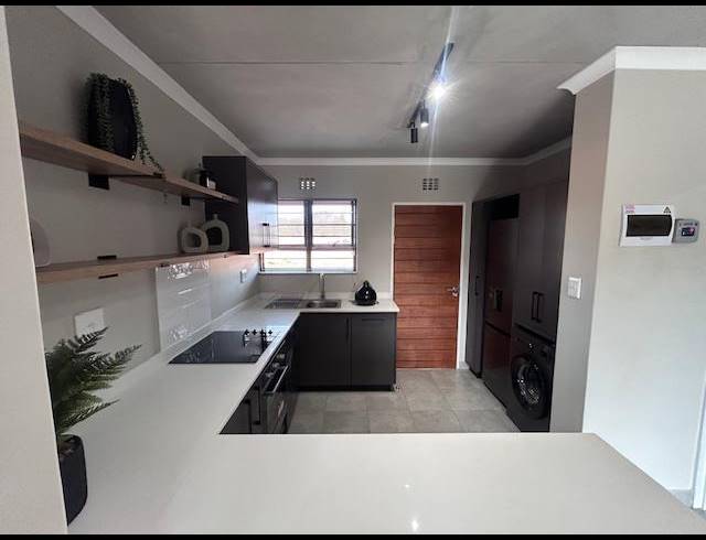 2 BEDROOM APARTMENT FOR SALE IN SINOVILLE